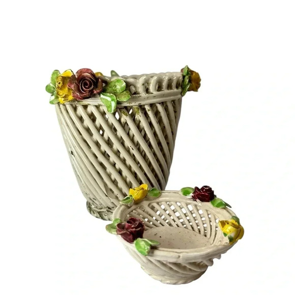 Capodimonte Vintage Art Woven Rope Vase Italy. White w/ Yellow & Red Roses Set - Picture 1 of 11